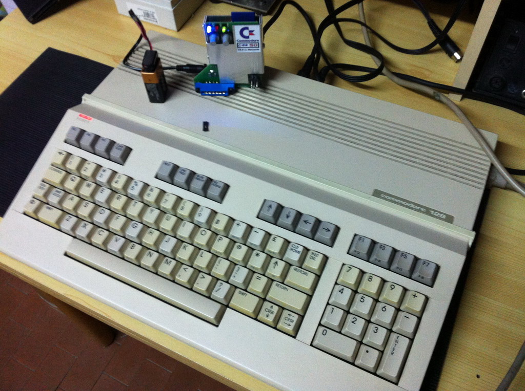 Commodore 128 con C64SD v2.0 Infinity