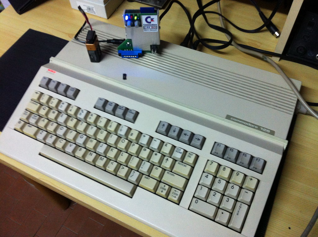 c128 Commodore 128 con C64SD v2.0 Infinity
