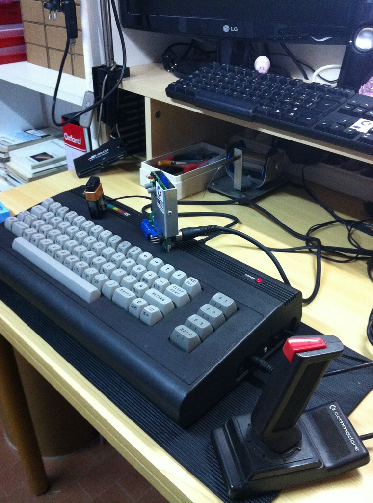 Commodore C16 con C64SD v2.0 Infinity