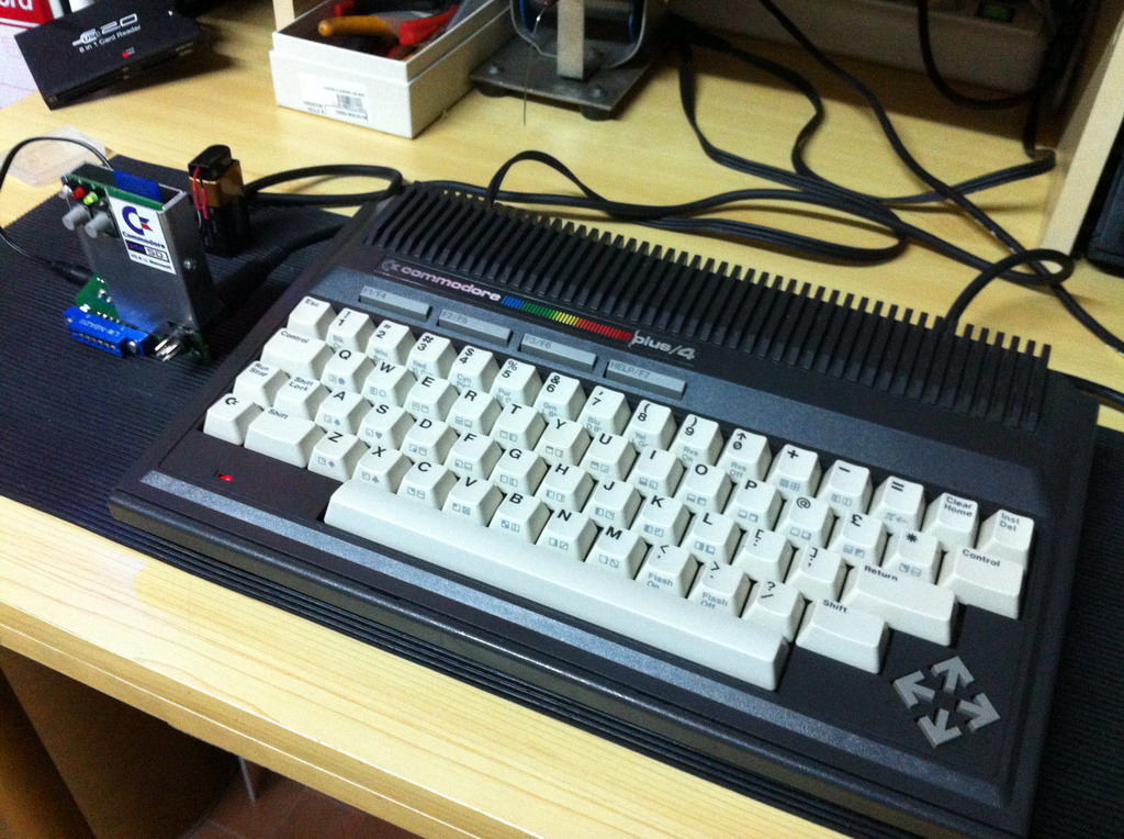 Commodore Plus/4 con C64SD v2.0 Infinity