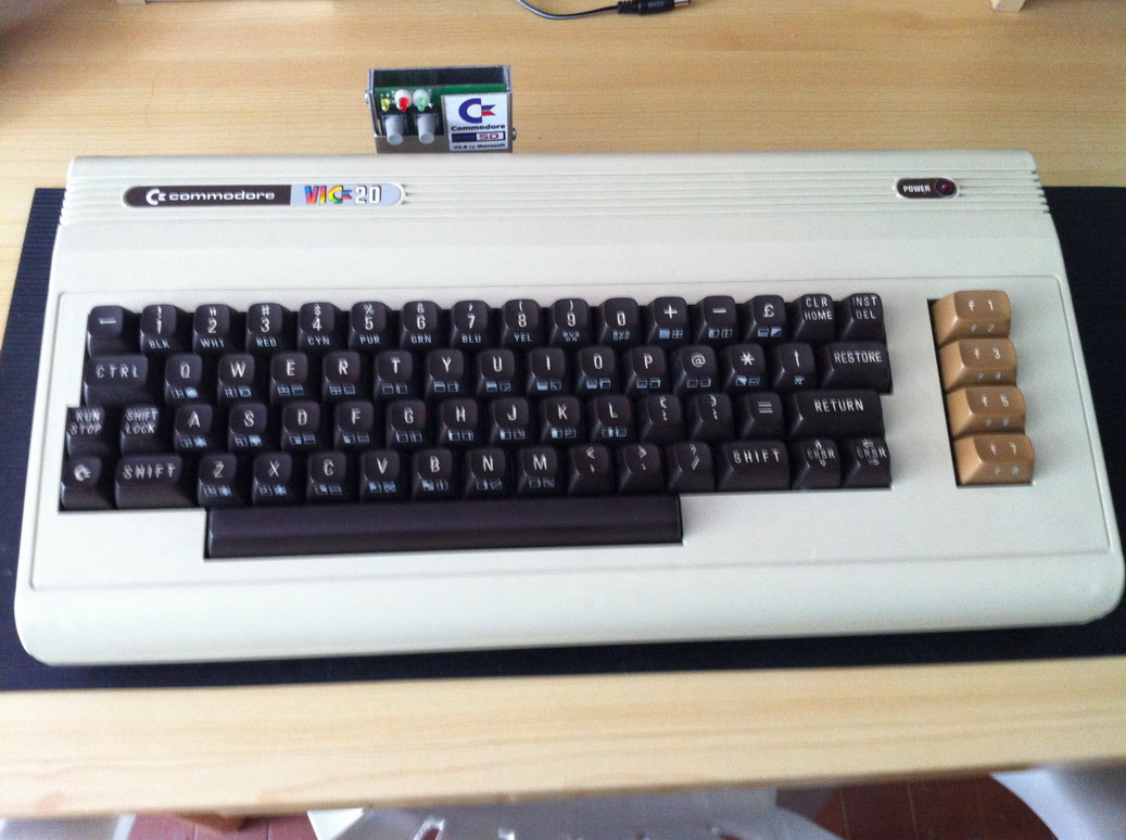 Commodore VIC20 con C64SD v2.0 Infinity
