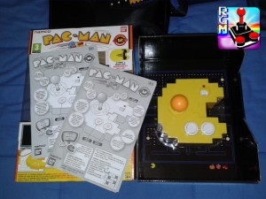 La confezione comprende la console, dei manuali, eil cavo interno