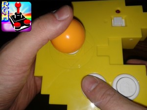Volendo, è possibile usare la console come un pad...non è assolutamente scomodo, grazie alla leva direzionale molto bassa