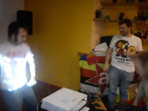 Kenobit e Bisboch aprono le danze.
