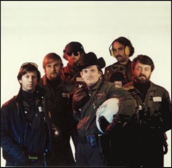 Gary Winnick, Charlie Kellner, David Levine, Peter Langston, Noah Falstein e Loren Carpenter. Il primo team LUCASFILM promuove RESCUE ON FRACTALUS. Vestiti come dei bonzi per entrare a corte degli imperatori.